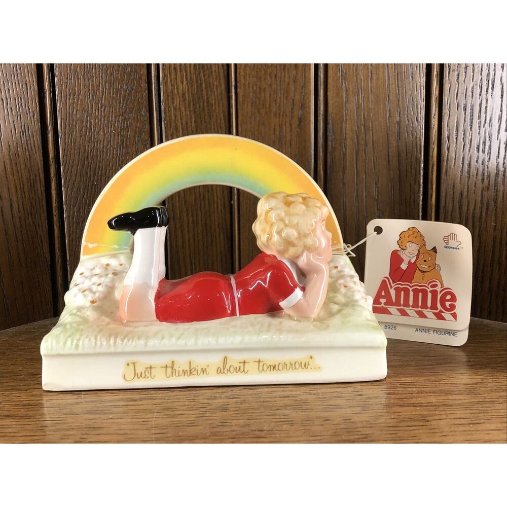 Vintage 1982 little Orphan Annie Rainbow Applause Porcelain Figurine (REPAIRED)